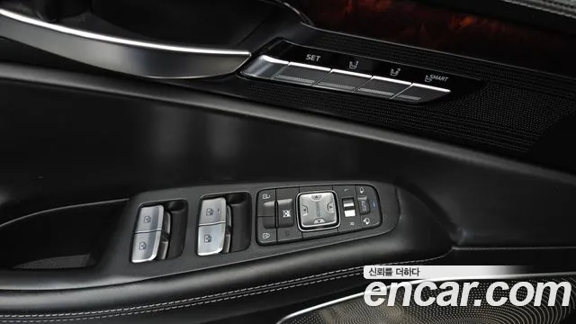 Genesis G90 2018 thumb 12