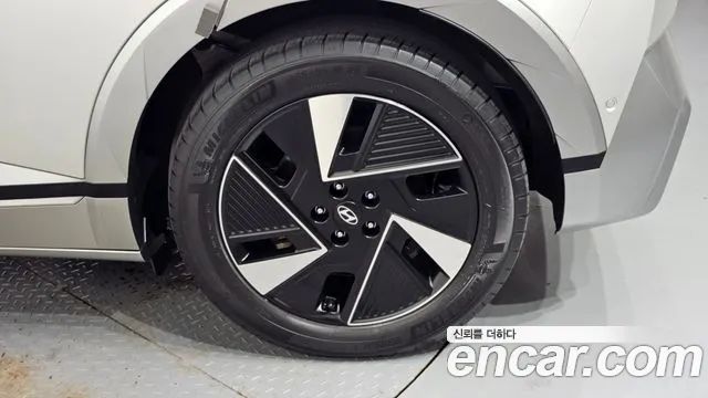 Hyundai 5 2024 thumb 2