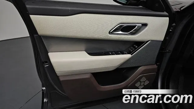 Land Rover Range Rover Velar 2017 thumb 3