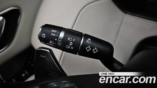 Land Rover Range Rover Velar 2017 thumb 5