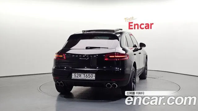 Porsche Macan 2017 thumb 3