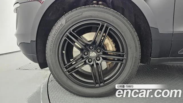 Porsche Macan 2017 thumb 8