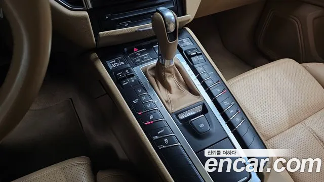 Porsche Macan 2017 thumb 4