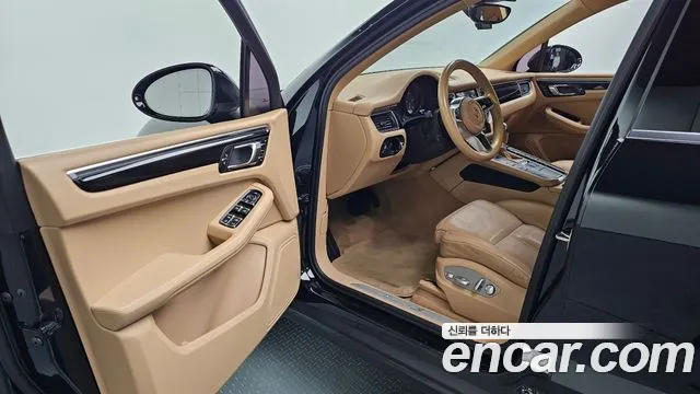 Porsche Macan 2017 thumb 5