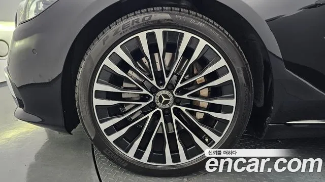 Mercedes-Benz S-Class 2022 thumb 7