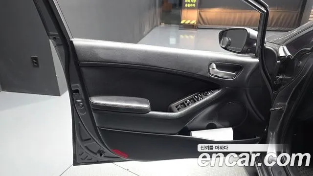 Kia K3 2016 thumb 11