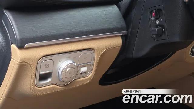 Mercedes-Benz E-Класс 2023 thumb 4