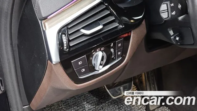 BMW 5 серии 2019 thumb 10