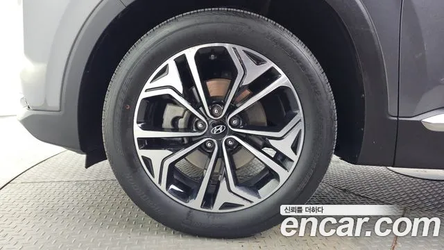 Hyundai Santa Fe 2018 thumb 5