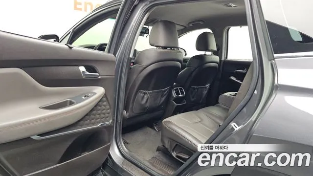 Hyundai Santa Fe 2018 thumb 3