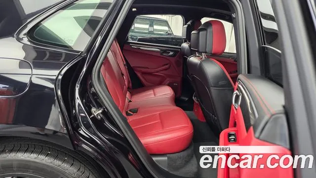 Porsche Macan 2020 thumb 11