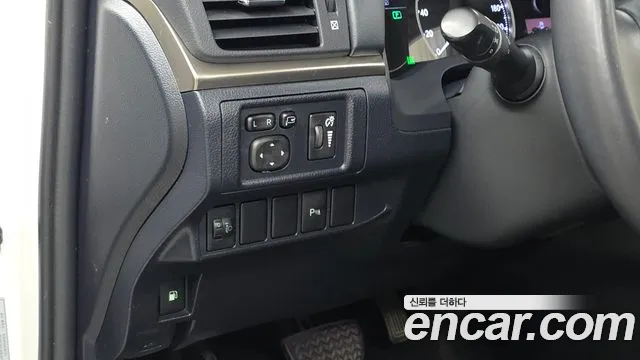 Lexus CT200h 2015 thumb 11