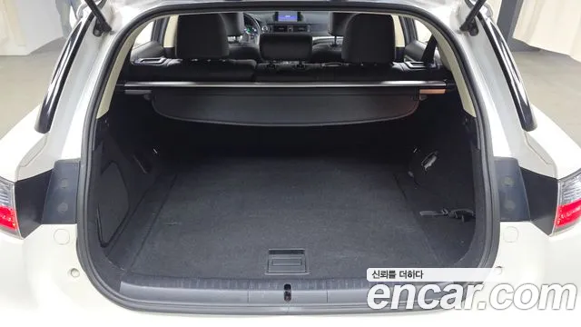 Lexus CT200h 2015 thumb 8