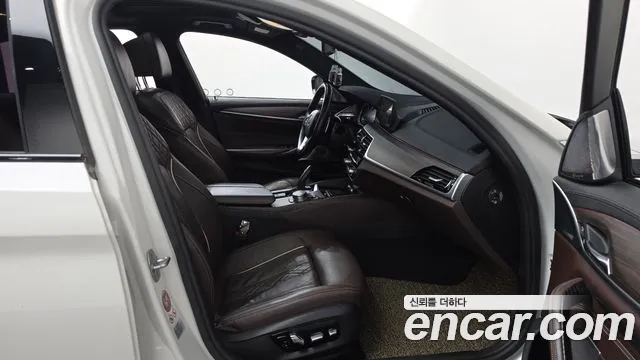 BMW 5 серии 2017 thumb 4