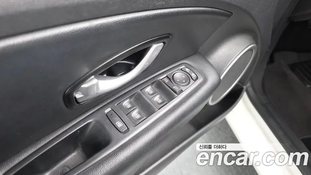 Renault SM3 2013 thumb 11