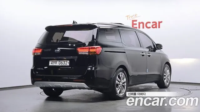Kia Carnival 2015 thumb 8