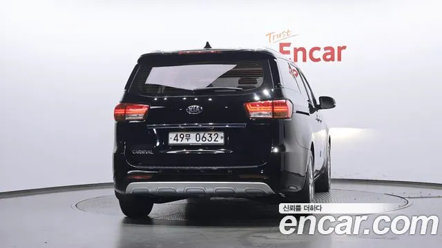 Kia Carnival 2015 thumb 6