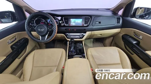 Kia Carnival 2015 thumb 9