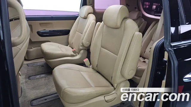 Kia Carnival 2015 thumb 3