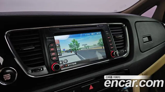 Kia Carnival 2015 thumb 11