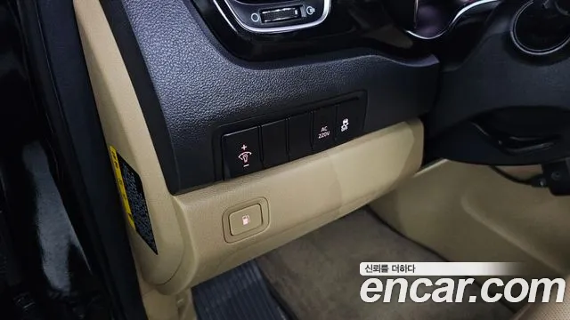 Kia Carnival 2015 thumb 5