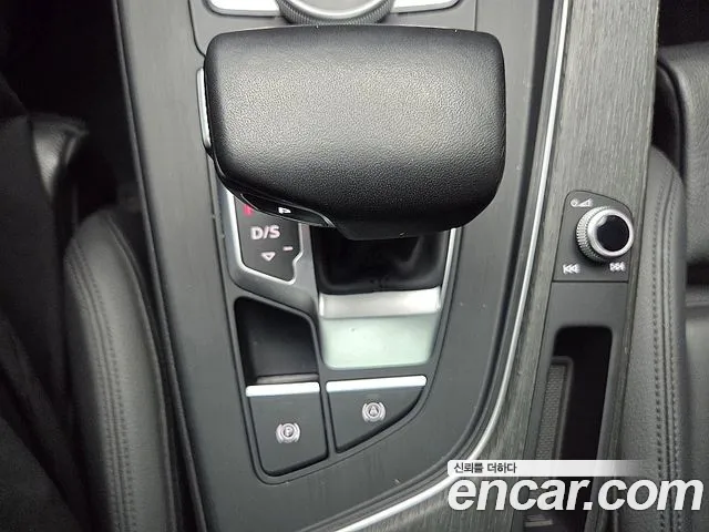 Audi A4 2019 thumb 3