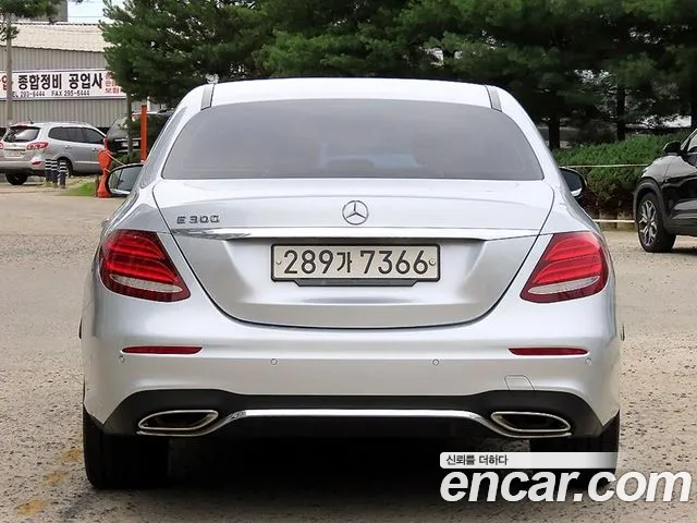 Mercedes-Benz E-Class 2018 thumb 9