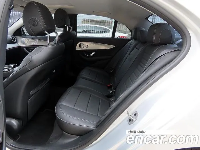 Mercedes-Benz E-Class 2018 thumb 4