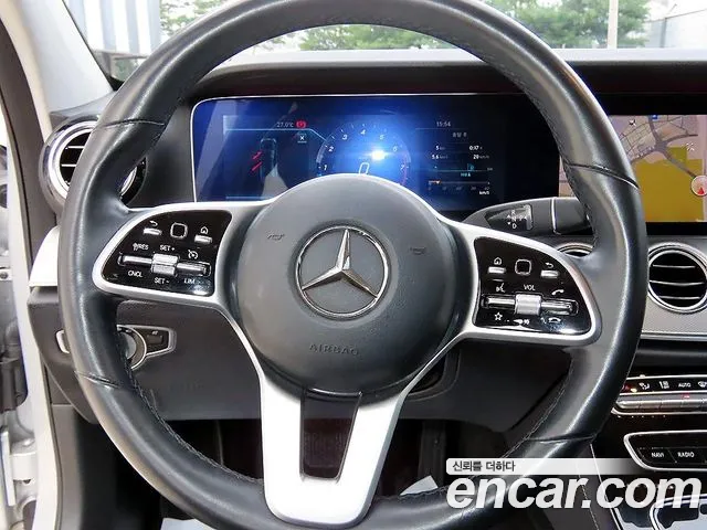 Mercedes-Benz E-Class 2018 thumb 7