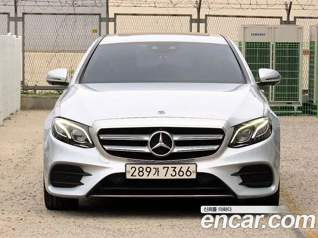 Mercedes-Benz E-Class 2018 thumb 12