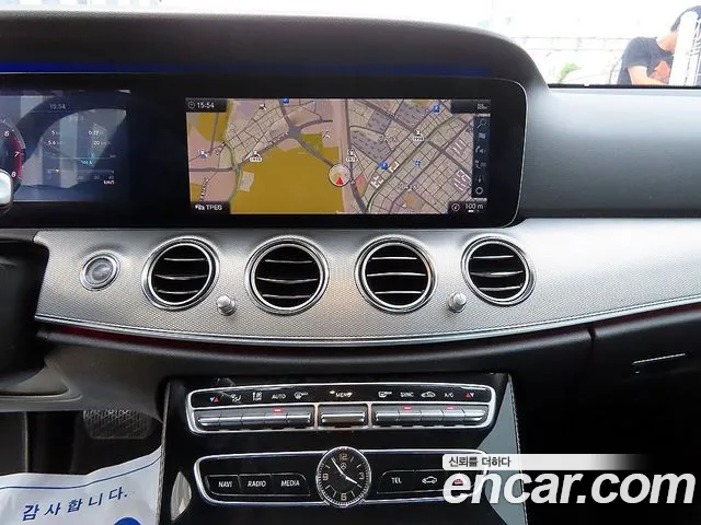 Mercedes-Benz E-Class 2018 thumb 11