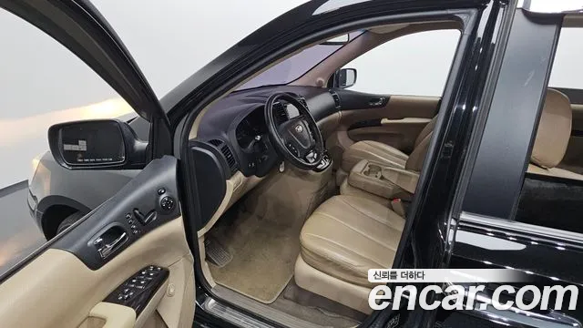 Kia Canival 2012 thumb 2