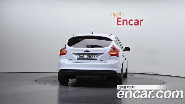 Ford Focus 2015 thumb 3