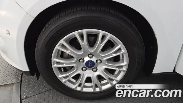 Ford Focus 2015 thumb 9