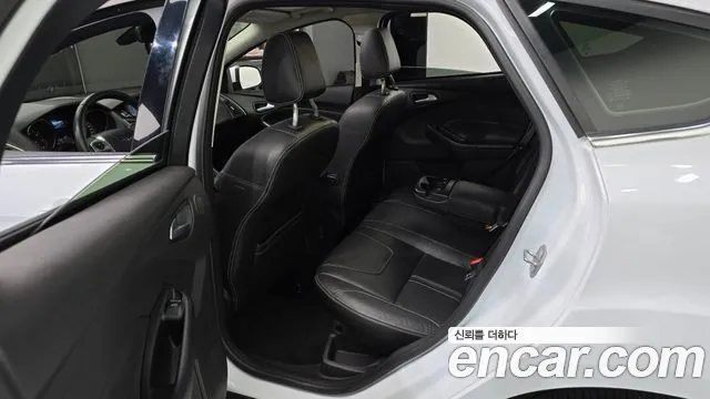 Ford Focus 2015 thumb 4