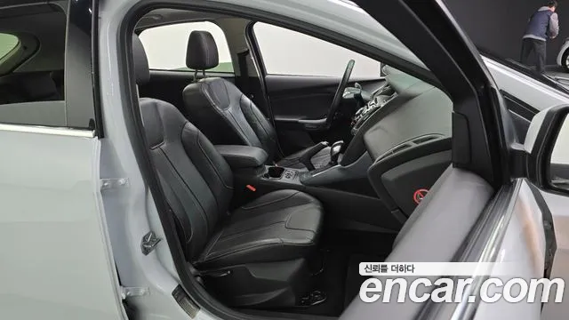 Ford Focus 2015 thumb 10
