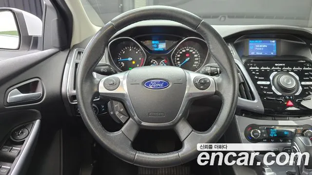 Ford Focus 2015 thumb 2