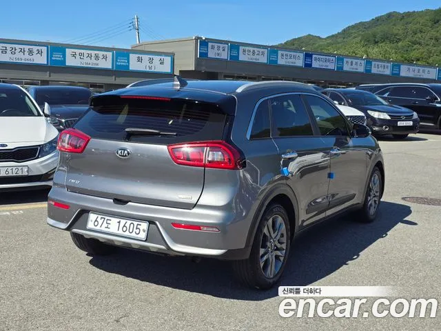 Kia Niro 2016 thumb 2
