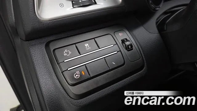 KGM Tivoli 2016 thumb 2