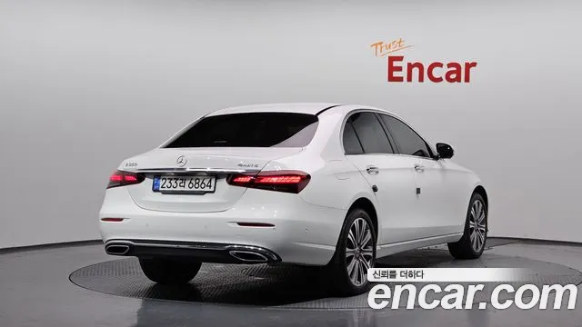 Mercedes-Benz E-Class 2022 thumb 8