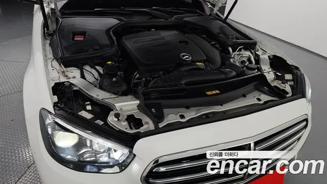 Mercedes-Benz E-Class 2022 thumb 4