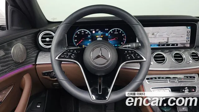 Mercedes-Benz E-Class 2022 thumb 2