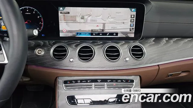 Mercedes-Benz E-Class 2022 thumb 9