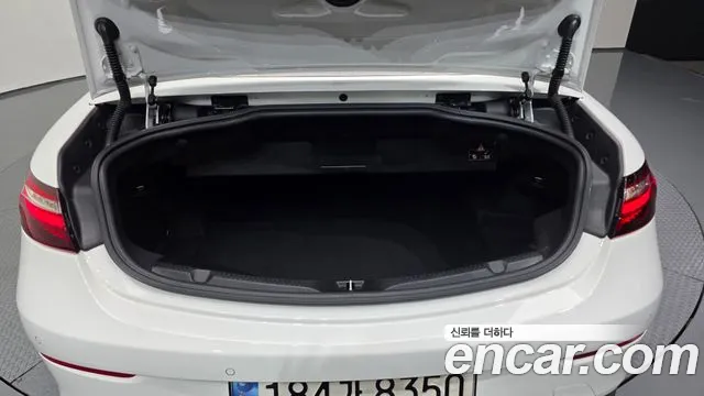 Mercedes-Benz E-Class 2023 thumb 11