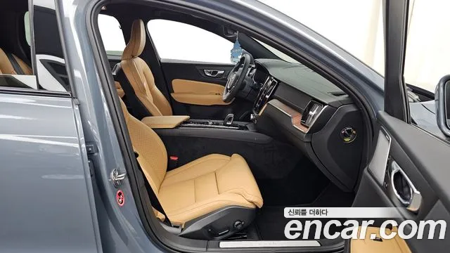 Volvo V60 Cross Country 2022 thumb 4