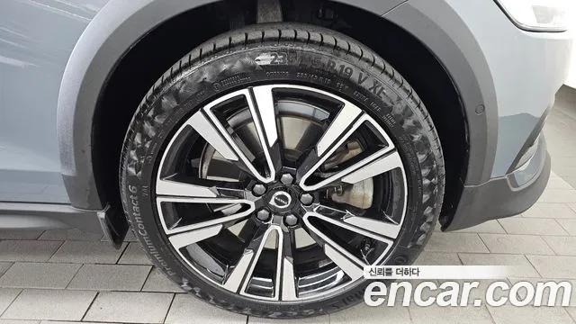 Volvo V60 Cross Country 2022 thumb 11
