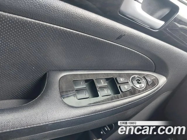 Hyundai Genesis 2013 thumb 6