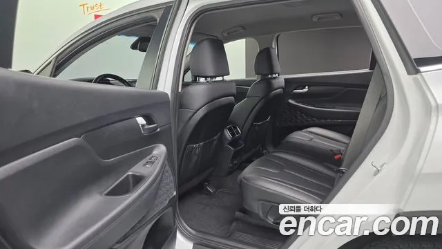 Hyundai Santa Fe 2019 thumb 9