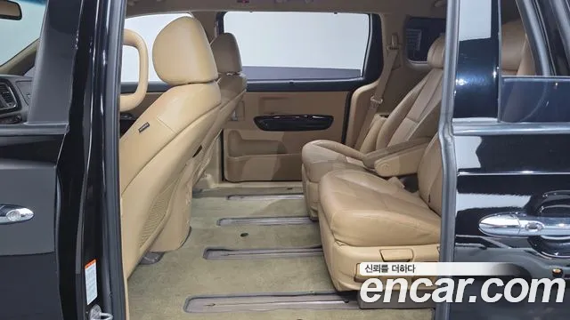 Kia Carnival 2018 thumb 3