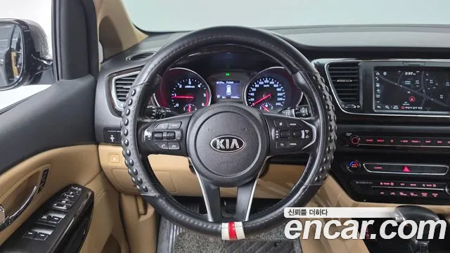 Kia Carnival 2018 thumb 4